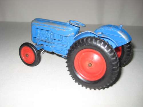 Ford Dexta Tractor by Crescent of England - Chipped