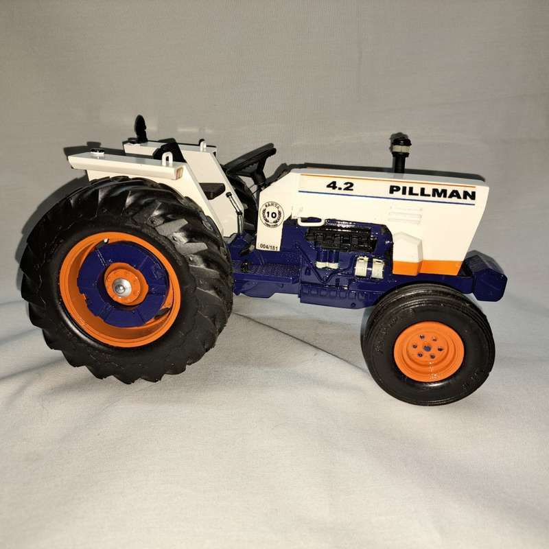 Pillman 4.2 Tractor - Made in South Africa - Scale 1/16 - Resin Heads