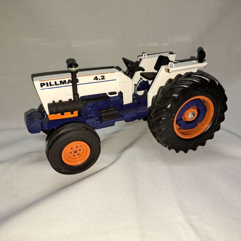 Pillman 4.2 Tractor - Made in South Africa - Scale 1/16 - Resin Heads