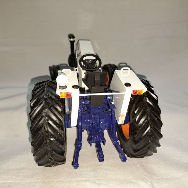 Pillman 4.2 Tractor - Made in South Africa - Scale 1/16 - Resin Heads