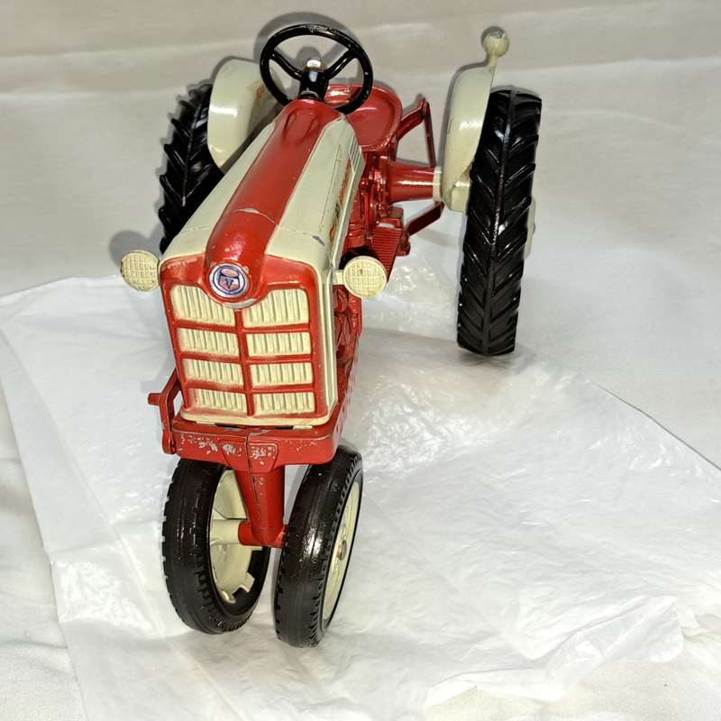Ford 961 Powermaster Tractor Hubley  - Scale 1/12