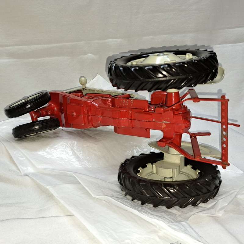 Ford 961 Powermaster Tractor Hubley  - Scale 1/12