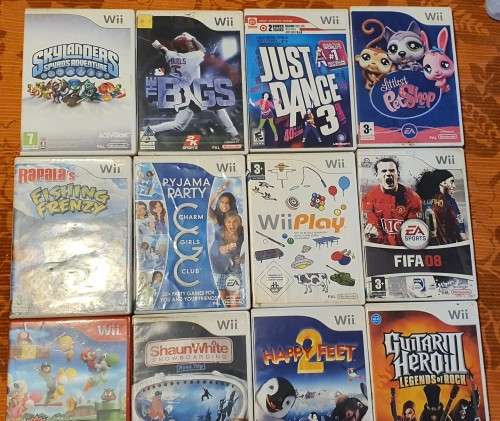 Nintendo Wii Bundle + 12 Games + Guitar Hero (Guitar) + Wii Manuals - [Good Condition]