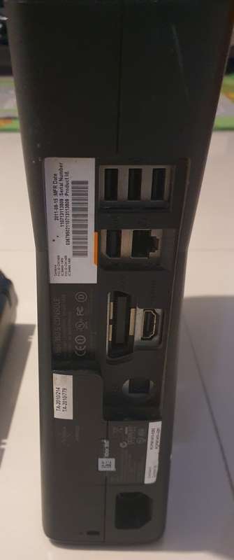Xbox 360 s Console - 500GB 1x Controller 1x Game