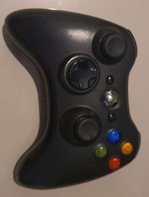 Xbox 360 s Console - 500GB 1x Controller 1x Game