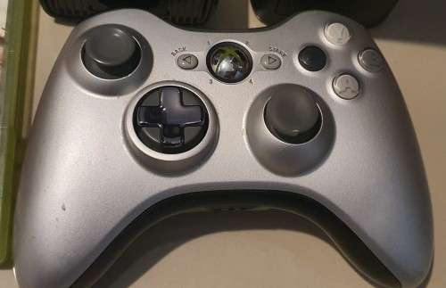 Xbox 360 E Console - 500GB + 1x Controller + 1x Game