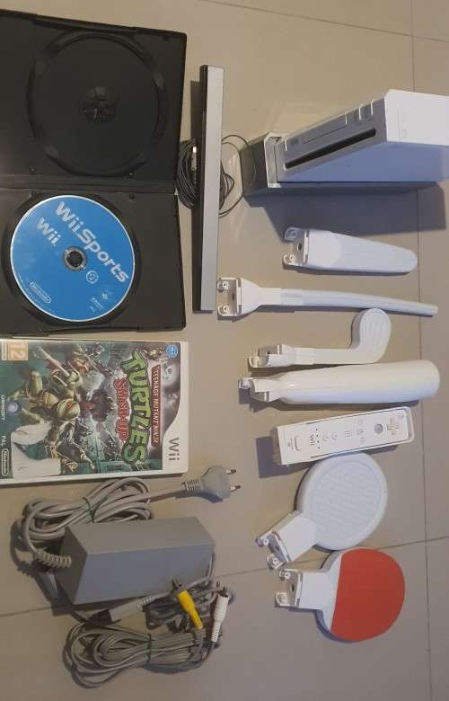 Wii Bundle - 2x Games + Accessories