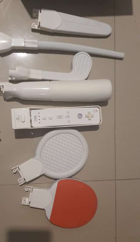 Wii Bundle - 2x Games + Accessories