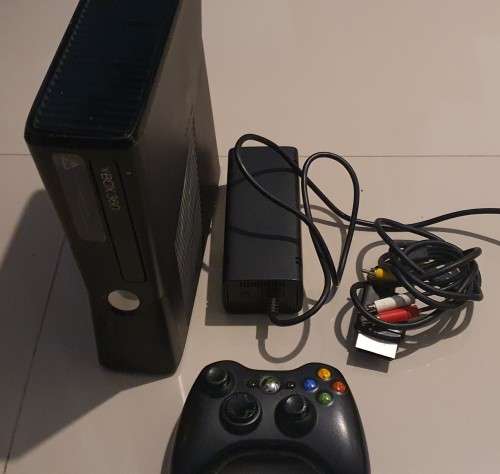 Xbox 360 S Bundle [ Working ]