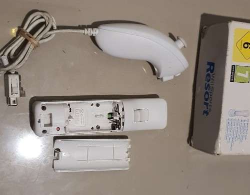 Wii Sports Resorts Bundle - Wiimote Motion Plus + Nunchuck