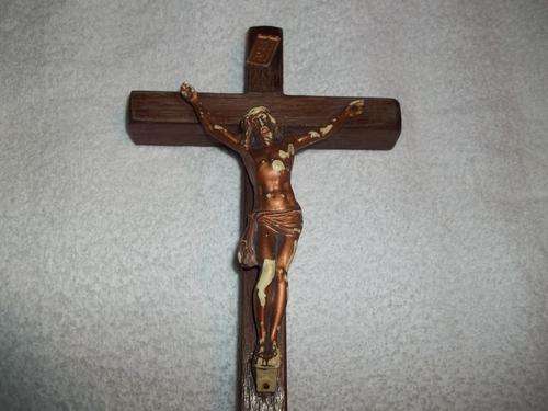 Lovely wooden cross (300 mm x 150 mm) with crucifix