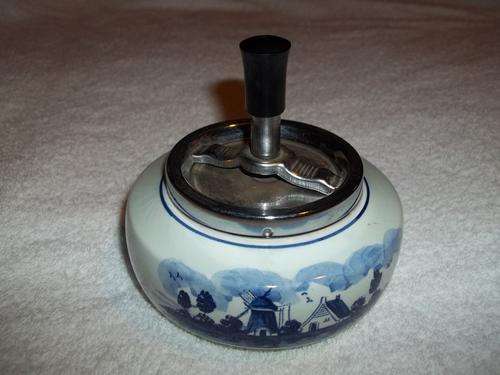 Lovely genuine 121 Delft Holland ashtray