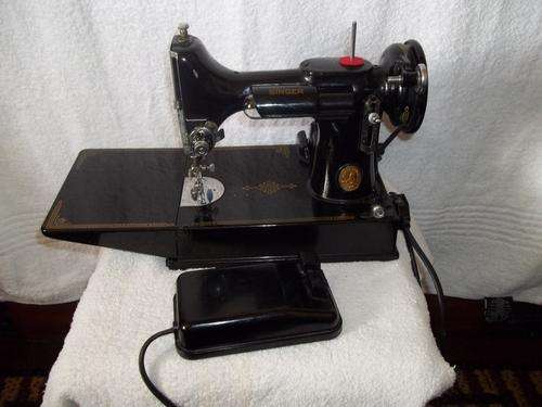 Featherweight Singer sewing machine 221-K-1 complete with case (1950)