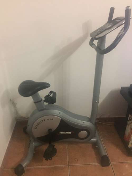 trojan man bike needs plug to work must collect same day