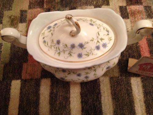 ROYAL ALBERT CAROLINE LIDDED SUGAR BOWL