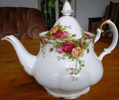 Royal Albert Small Old Country Roses Teapot