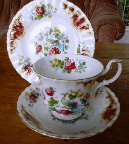 Royal Albert Chatelene Triio