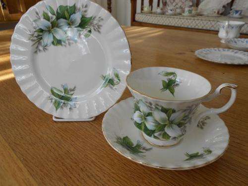 Royal Albert Trillium Trio