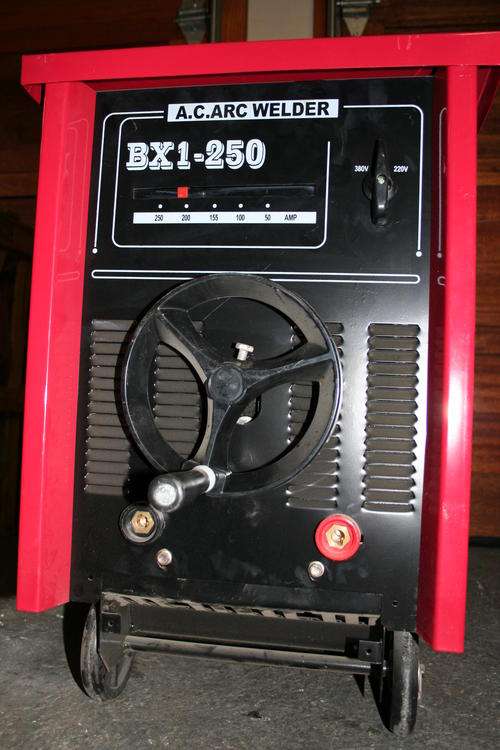 WELDING MACHINE- BX1-250, AC ARC