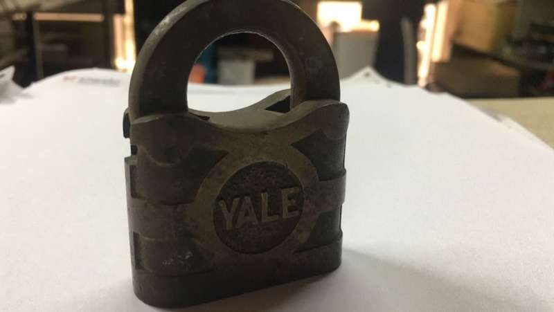 Vintage Brass Yale Padlock Lock Made in England  ( NO KEY )