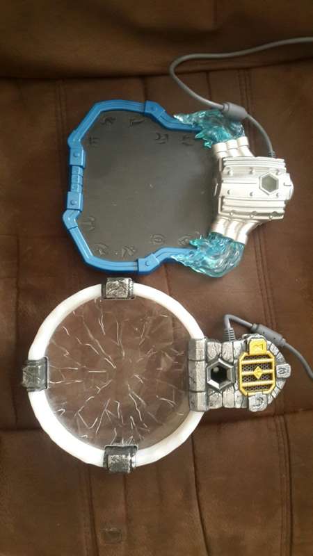 Skylanders (2 Portholes, 3 Games, 35 Skylanders and Carry Bag) Xbox 360