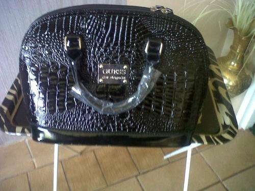 GUESS HAND BAG SPECIAL 5 DAYS ONLY!!!!!!