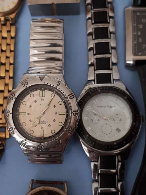 Collection of 22 quartz watches