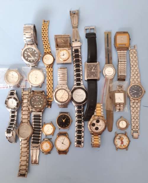 Collection of 22 quartz watches