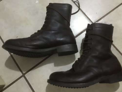 SADF MILITARY BOOTS / MADE BY WAYTREAD / SIZE 10-11
