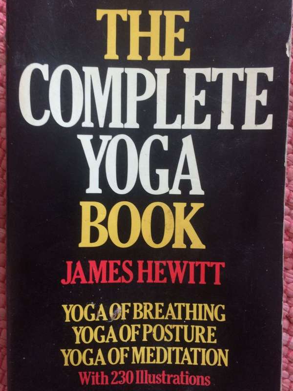 The Complete Yoga Book: Yoga of Breathing, Yoga of Posture, Yoga of Meditation - James Hewitt