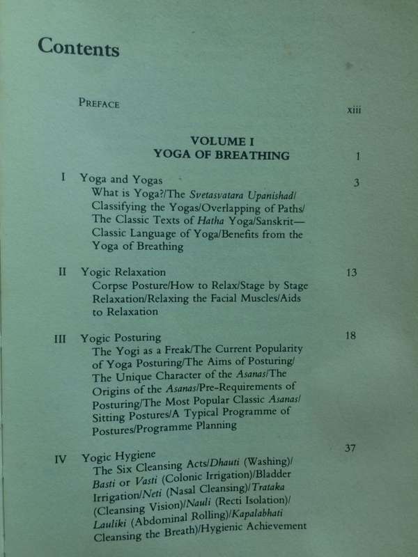 The Complete Yoga Book: Yoga of Breathing, Yoga of Posture, Yoga of Meditation - James Hewitt