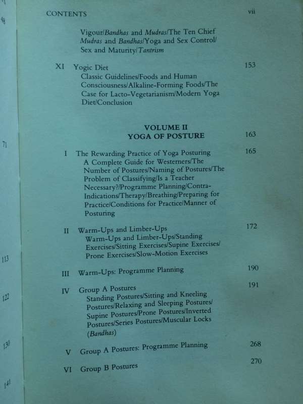 The Complete Yoga Book: Yoga of Breathing, Yoga of Posture, Yoga of Meditation - James Hewitt