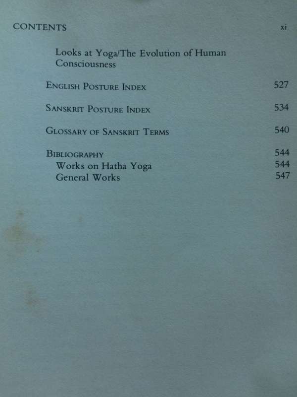 The Complete Yoga Book: Yoga of Breathing, Yoga of Posture, Yoga of Meditation - James Hewitt