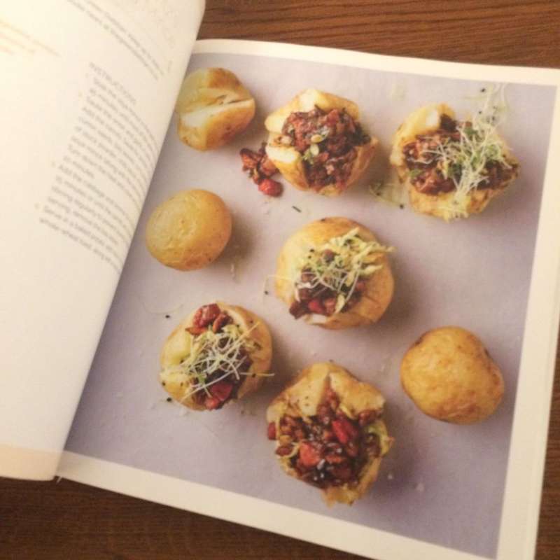 The South African Vegan Cookbook - Leozette Roode
