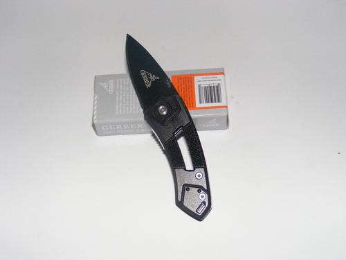 SMALL BLACK GERBER POCKET KNIFE WITH LOCK BLADE & BELT CLIP!!!