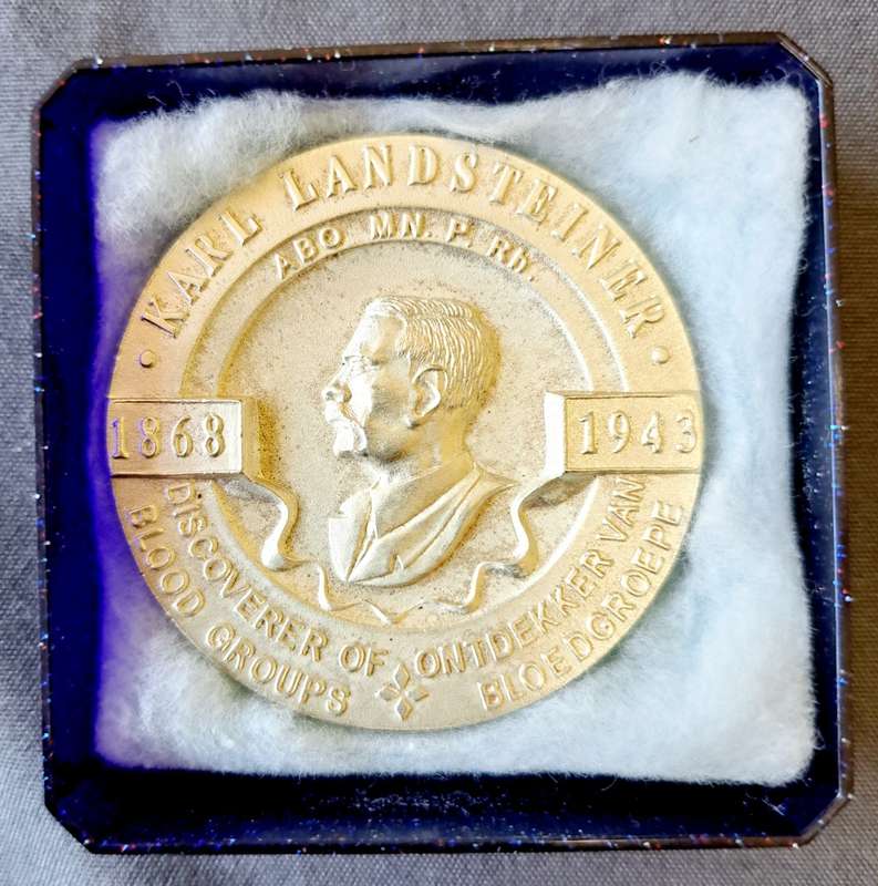 KARL LANDSTEINER *1868-1943*) DISCOVERER OF BLOOD GROUPS MEDALLION -AS PER SCAN *48MM STUNNING*