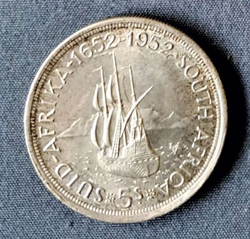 UNION OF SOUTH AFRICA 5 SHILLING COIN  **28,280 grams** SILVER COIN.