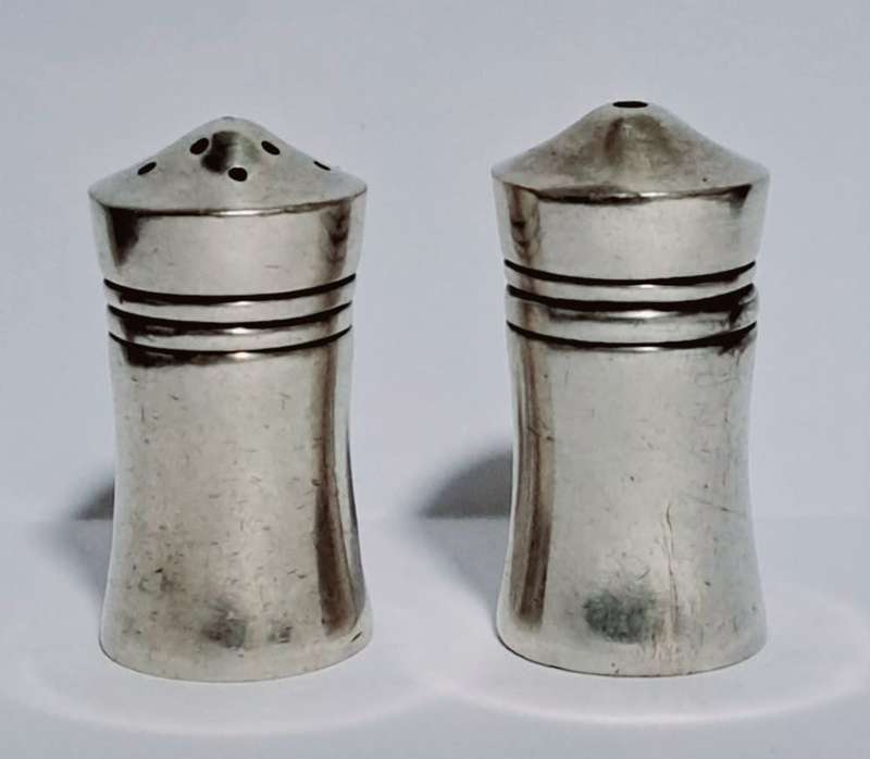SALT & PEPPER SHAKERS  **91,.5  GRAMS ** STIRLING SILVER 925 ** TESTED ** VALUE  R1750.00