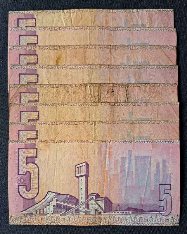 8 × OLD SOUTH AFRICA BANKNOTES R5 NOTES.