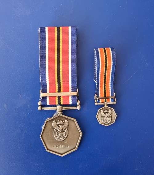 SANDF - TSHUMELO IKATELAHO - FULL SIZE + MINIATURE (PEACE SUPPORT CLASPS)