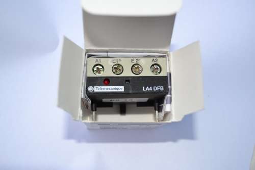 Telemecanique LA4-DFB  interface amplifier module - relay - 24 V DC / 250 V AC