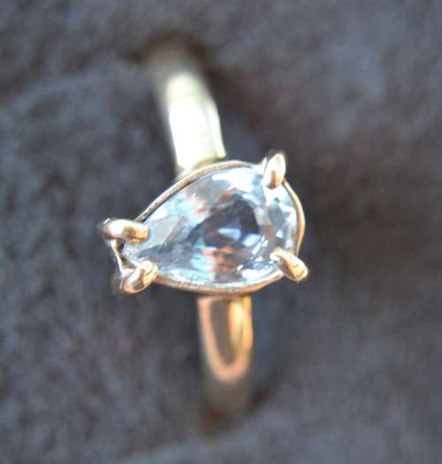 1ct Pear cut Untreated Sapphire 9ct gold ring