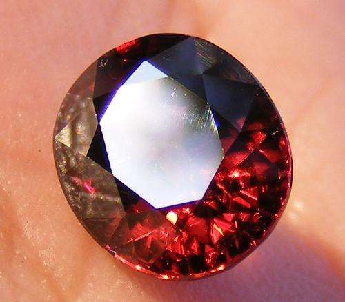 GemDeals: 2.87 CT STUNNING RED ZIRCON STARTING@R1NR!!!