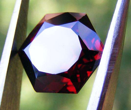 GemDeals: 3.79 CT LARGE DEEP RED GARNET STARTING@R1NR!!!