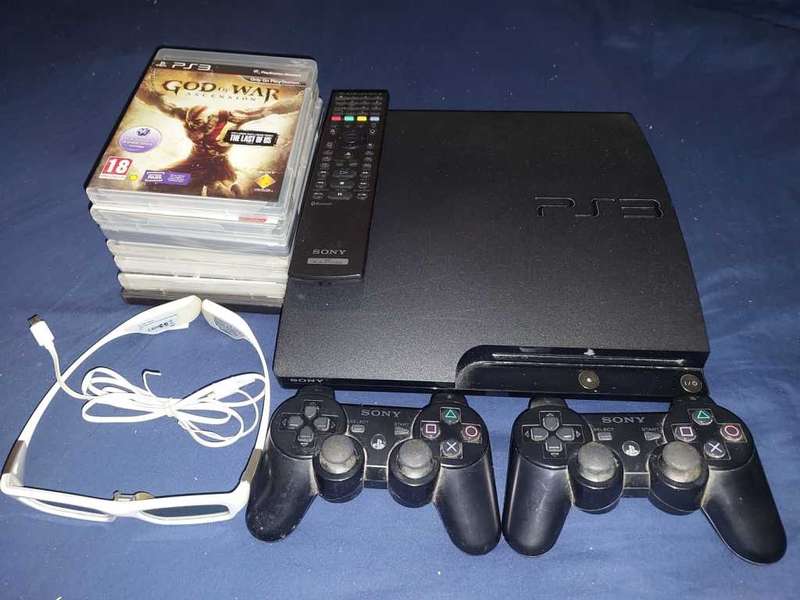 PS3 console + 8 Top games + 3D glasses