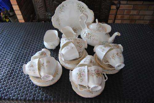 Royal Albert Haworth 40 Piece Tea Set