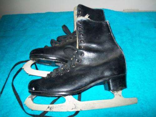 GENUINE BLACK LEATHER ICE-SKATES SIZE 3 (old size 8 1/3)