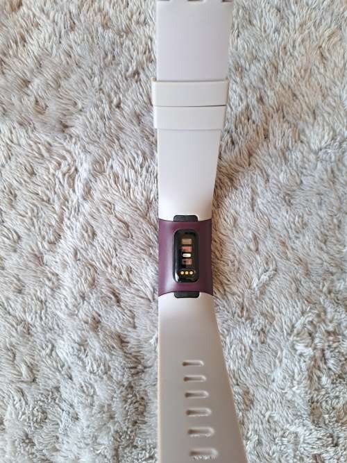Fitbit Charge 4