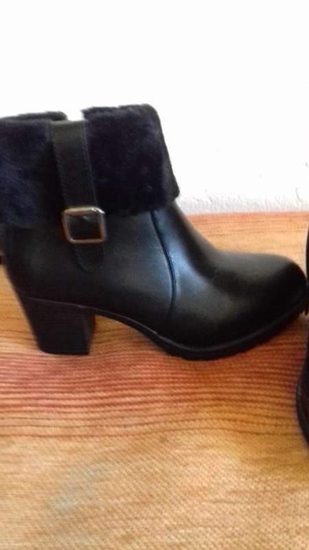 Size 5 black ladies ankle boots
