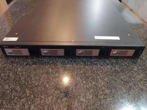 4 bay nas Fujitsu QR802 (RackMount)